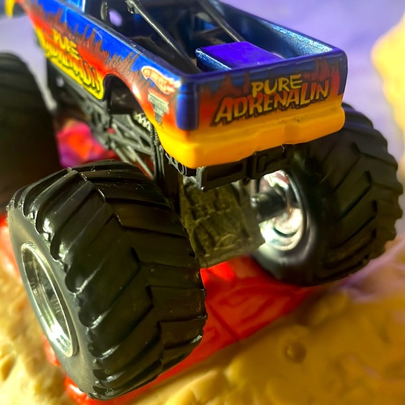 Pure Adrenalin Monster Truck - Picture 3 of 8